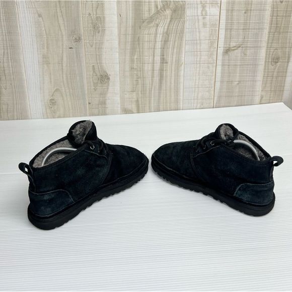 UGG Neumel Classic Fur Lined Suede Lace-Up Chukka Black Boots Size W8.5 M7 - Picture 5 of 8
